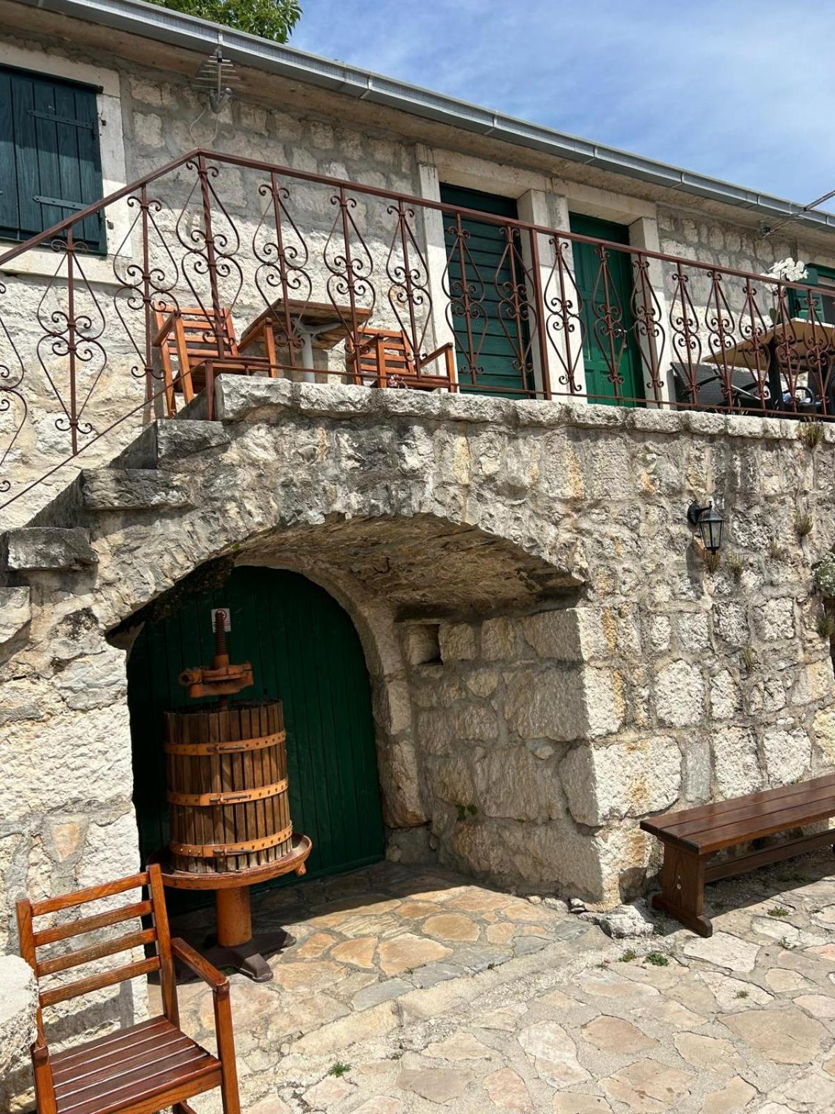 Apartment Lovre Topic Baška Voda Exterior foto